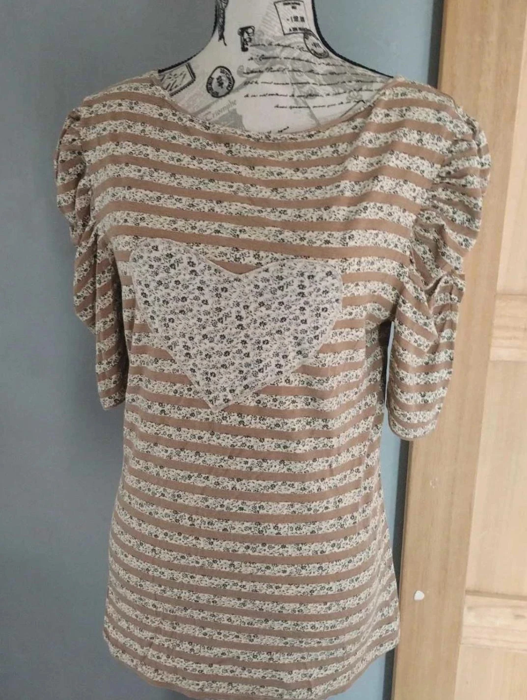 Blouse met bruine bloemenprint en geborduurd hart, Anne Weyburn, T42/44 – photo 2